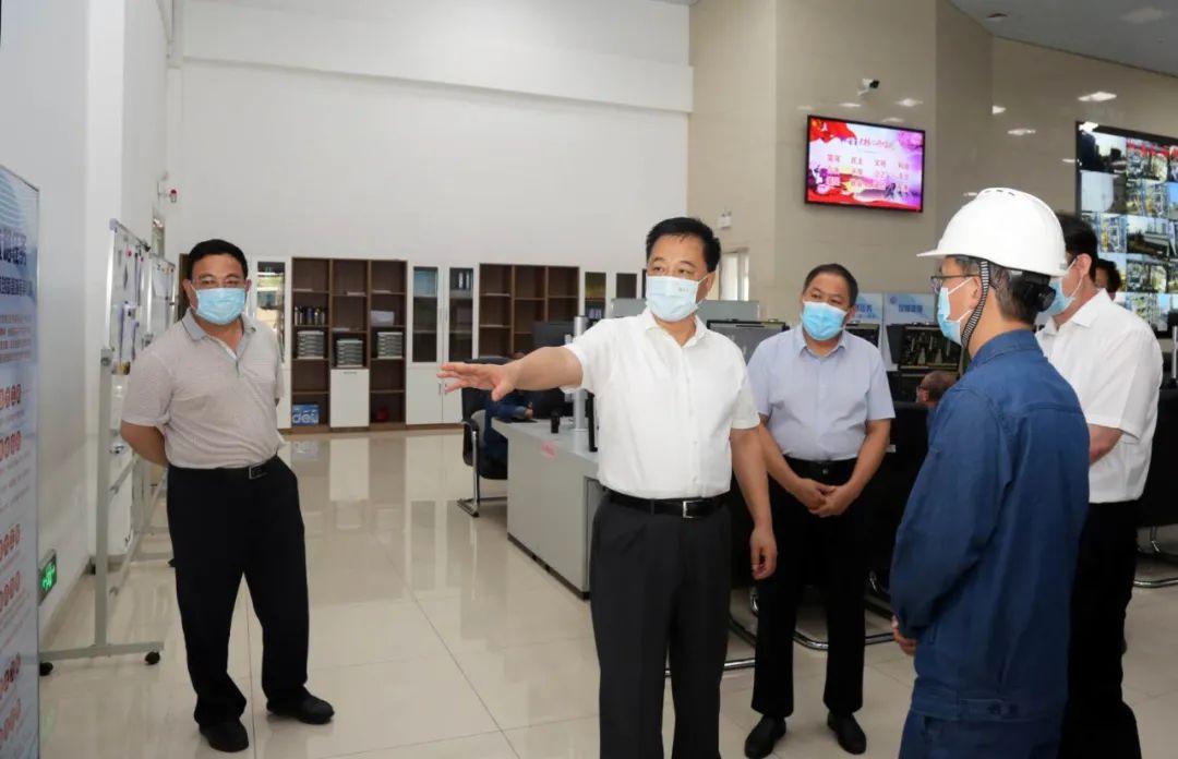 沧州大化是一家位于河北省沧州市的综合性化工企业，其前身为沧州化工厂，始建于1974年。该公司现已发展成为以生产TDI（甲苯二异氰酸酯）、烧碱等化工产品为主的综合性化工企业。公司拥有完善的生产设施和研发机构，致力于提高产品质量和降低成本，为客户提供优质的产品和服务。此外，该公司还注重环境保护和可持续发展，致力于实现绿色化工生产。