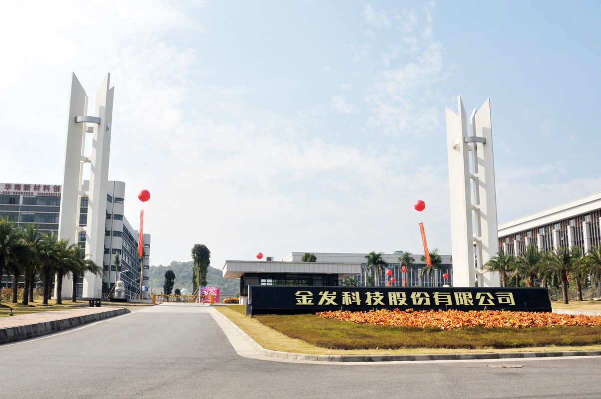 金发科技是一家在化学新材料领域不断拓展的企业，公司全称是金发科技股份有限公司。这家公司经过近三十年的发展，已经具备了强大的研发技术实力和生产规模，并在行业内拥有较高的知名度和影响力。金发科技的主营业务包括化工新材料的研发、生产和销售，涵盖了完全生物降解塑料、特种高分子材料等多个领域。此外，公司还致力于拓展医疗健康产业和数字经济产业等新兴产业领域。