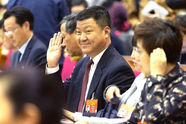 兴发集团是一家总部位于湖北宜昌的精细化磷化工龙头企业。该公司成立于1994年，经过多年发展，逐渐壮大成为一家集开采、冶炼、化工等多元化产业于一体的企业集团。其主要产品涵盖磷矿石、黄磷及精细化工等，产品销售遍布全球各地。此外，兴发集团还涉足旅游服务业等领域，拥有多个子公司和分支机构。该集团致力于实现产业的转型升级和高质量发展，不断探索新的发展机遇。总的来说，兴发集团是一家实力雄厚、多元化发展的企业集团。