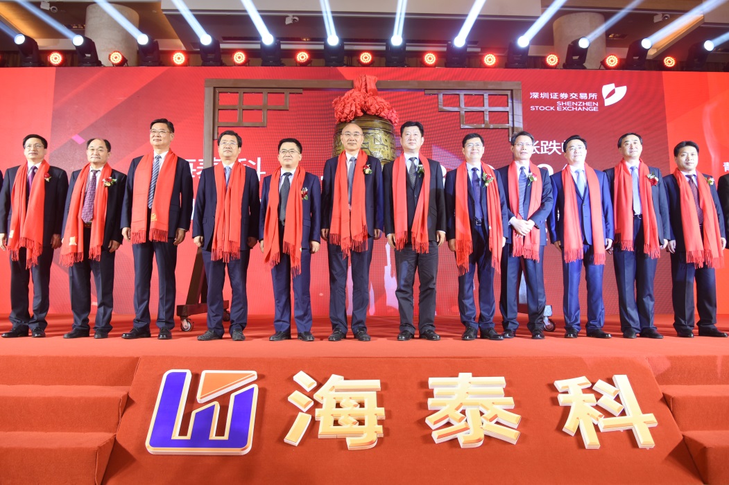 海泰发展是一家主要从事产业园区开发、产业投资及运营管理业务的公司，主要收入来源包括产业园区开发收入、产业投资收入和产业园区运营管理收入等。公司主要业务涉及产业园区开发建设和运营管理等环节，致力于为客户提供全方位的服务和支持。以下是关于海泰发展的详细介绍