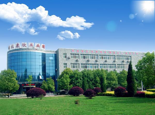 康欣新材是一家主要从事可循环利用的新型包装材料及其制品的研发、生产和销售的公司。其主要产品包括集装箱底板、木塑新材料等。作为一家高新技术企业，康欣新材在行业内拥有先进的生产技术和设备，致力于提高产品质量和研发能力，以满足客户的需求。