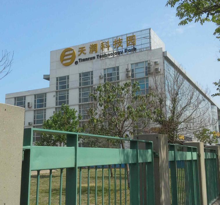 天润科技是一家专注于数字产业化和产业数字化的高新技术企业。该公司以大数据和新一代信息技术为核心，致力于提供数智化的解决方案，助力政府和企业数字化转型。其主要业务包括数字产业化和产业数字化两大板块，涉及云计算、大数据、人工智能等多个领域。天润科技在数智城市、数智乡村、数智金融等方面拥有丰富的实践经验，致力于提供全方位的数字化解决方案和服务。此外，天润科技还积极探索新兴技术，如区块链等，以期在更多领域实现数字化转型和创新。总的来说，天润科技是一家在数字化领域具有较强实力和丰富经验的公司。