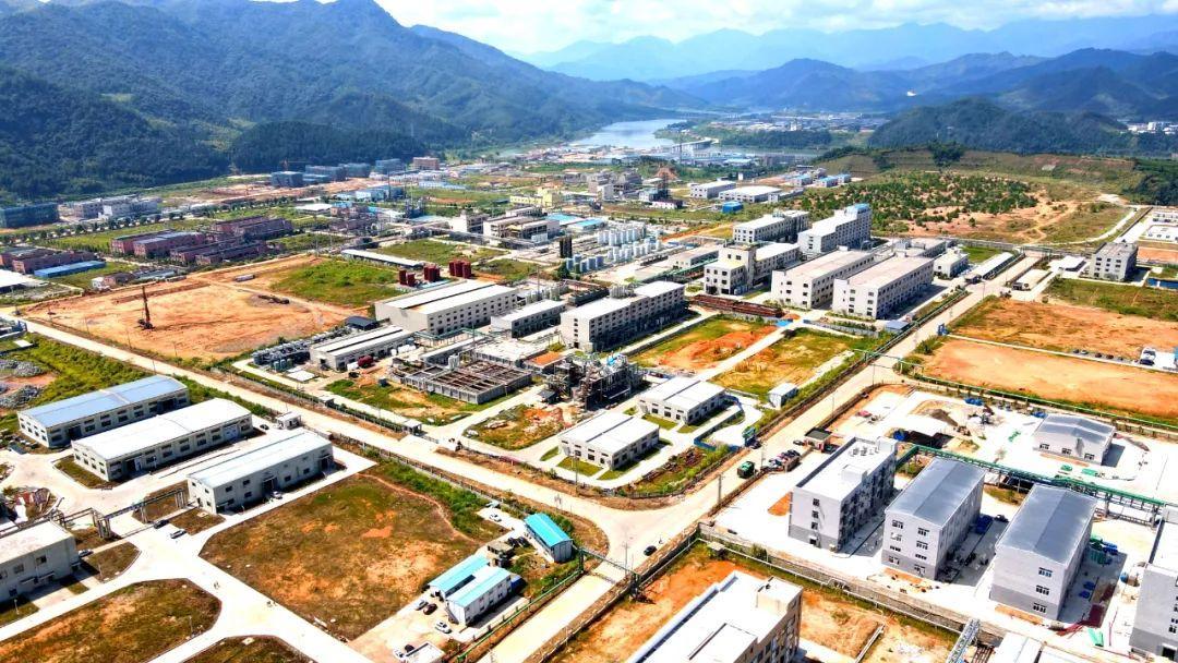 远翔新材，专注于化工新材料领域，提供全面产品解决方案与环保可持续发展引领者