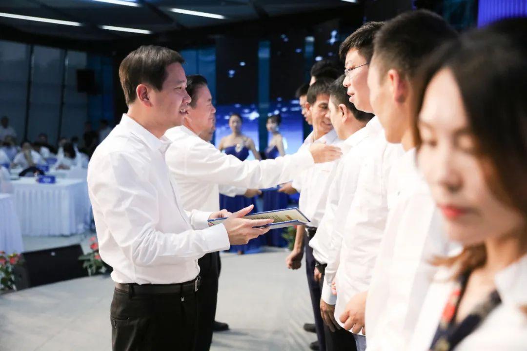 美硕科技是一家在智能电表、水表、煤气表等计量表领域具有较高声誉的公司。该公司成立于上世纪九十年代，经过多年发展，已经具备了较强的研发和生产能力，并拥有自主知识产权和专利技术。其主要产品包括智能电表及配件、智能水表及配件等。美硕科技的产品在市场上得到了广泛的应用和认可，其客户遍布全国各地。此外，该公司还致力于提供智能电表解决方案，包括软硬件开发、外观结构设计以及模具制造等一站式服务。美硕科技也注重品质管理和技术创新，致力于为客户提供优质的产品和服务。
