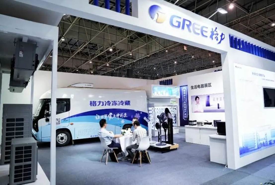 格力博是一家从事智能装备制造的公司，专注于环境智能领域，提供清洁类智能家电产品的研发、生产和销售服务。其主要产品包括智能吸尘器、智能电动拖把等智能清洁设备。该公司拥有强大的研发团队和先进的生产技术，致力于为客户提供高效、便捷、智能的清洁解决方案。此外，格力博也积极探索和拓展其他相关领域，如智能家居等。