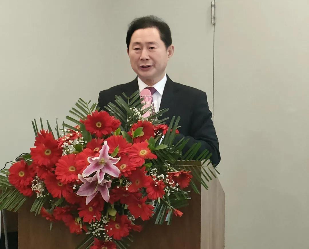 普瑞眼科是一家提供眼科医疗服务的医疗机构，其业务涵盖了眼科的各个领域，包括近视矫正、白内障手术、青光眼手术等。普瑞眼科拥有先进的眼科医疗设备和技术，并聘请了一批专业的眼科医生和技术人员，为患者提供高质量的眼科医疗服务。此外，普瑞眼科还为患者提供个性化的诊疗方案，根据患者的具体情况制定最合适的治疗方案。普瑞眼科致力于为患者提供安全、舒适、高效的眼科医疗服务，帮助患者恢复视力健康。如需了解更多信息，建议前往普瑞眼科官网查询。
