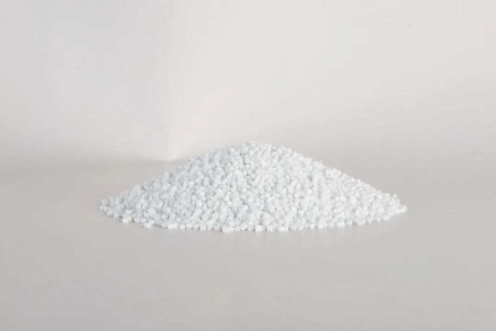 宁波色母是一种用于塑料着色的添加剂，它是由多种不同颜色的颜料或染料混合而成的。这种色母的主要作用是使塑料制品具有特定的颜色，同时还能保持产品的色泽稳定和持久性。以下是关于宁波色母的一些详细信息