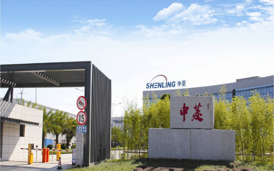 申菱环境是一家专注于高端精密温控节能设备的研发、生产和销售的公司，同时提供低温冷冻冷藏解决方案和环境调控智能化系统集成服务。该公司产品和服务广泛应用于数据中心、云计算、人工智能等领域。申菱环境致力于为客户提供高效、可靠和智能的温控环境解决方案。
