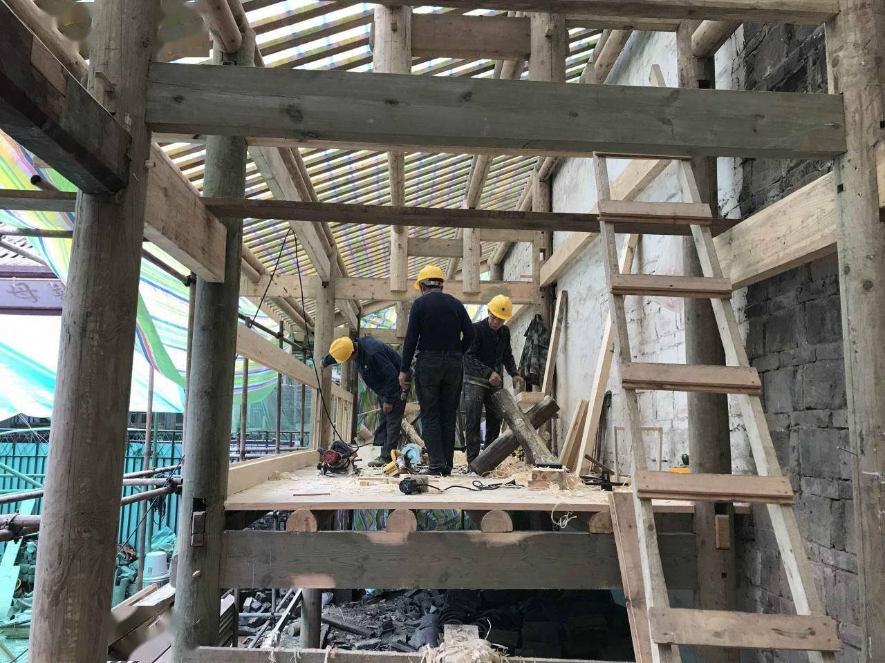 建工修复是一个涉及建筑修复和改造的过程，通常包括对不同类型建筑的结构、外观或其他部分的修复或重建工作。这个领域可以涉及古老的建筑、历史遗迹、现代建筑或任何需要修复或改造的建筑。以下是建工修复可能涉及的一些主要方面