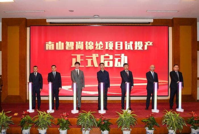 南山智尚是一家专注于智能装备制造与服务的高新技术企业。该公司致力于智能制造、工业互联网、大数据等领域的研发和应用，提供智能化解决方案和服务。南山智尚的主要产品和服务包括智能装备、智能制造系统、工业互联网平台等，涵盖了制造业的各个领域。