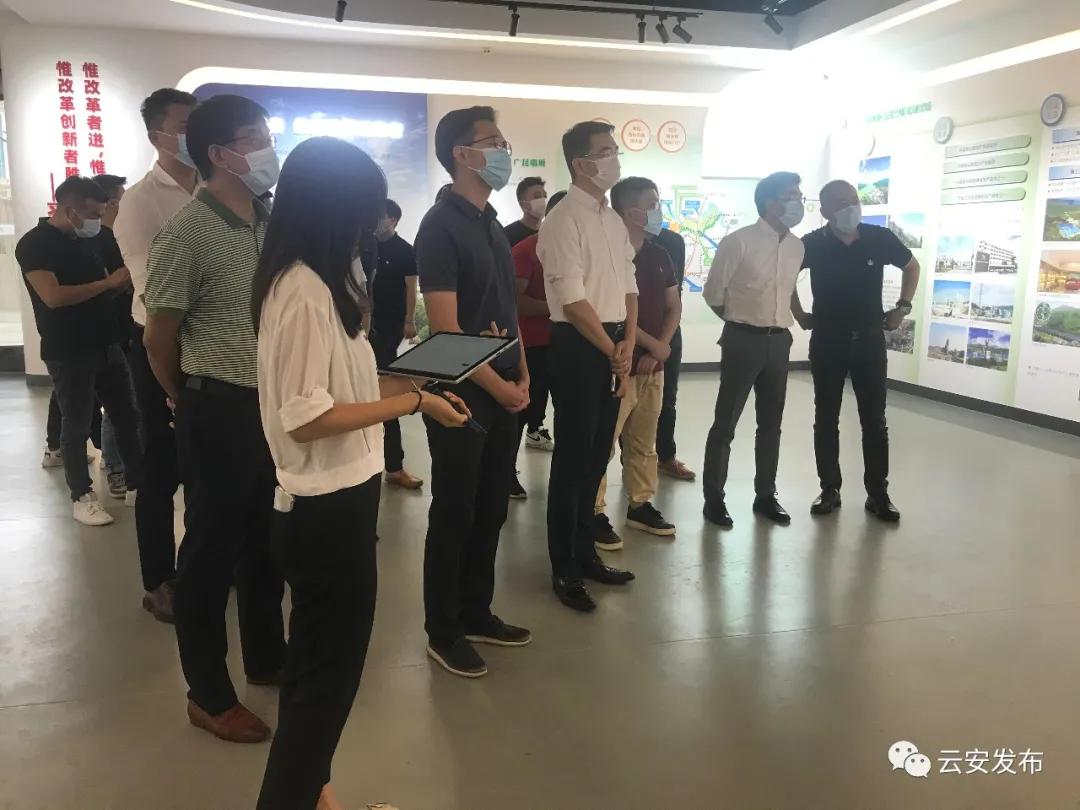 关于惠云钛业，存在两种说法。