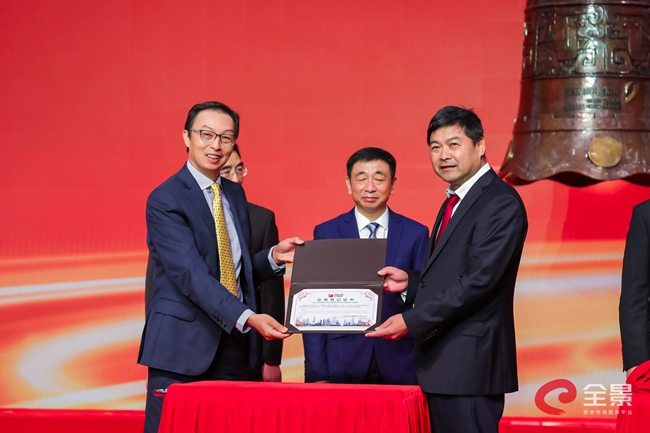 金春股份是一家成立于上世纪八十年代初的公司，位于江苏省泰州市姜堰区。该公司主要致力于研发、生产和销售一次性卫生用品材料，如无尘纸、无尘布等清洁产品。此外，金春股份还涉足其他领域，如熔喷布等医疗产品的生产。该公司拥有自营进出口权，产品销售国内外市场。经过多年的发展，金春股份已经积累了丰富的生产经验和技术实力，并获得了多项荣誉和认证。