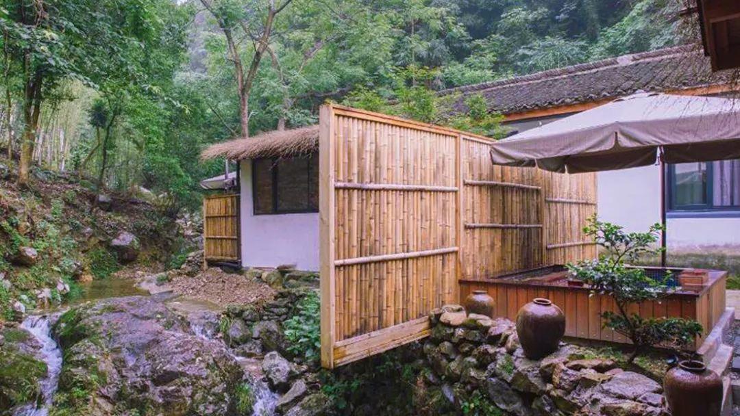 美畅股份是一家专注于金属易耗件的研发、制造和销售的公司，其产品包括金刚石线锯切割刃料、电镀金刚石线锯等。该公司致力于为客户提供高性能、高精度的金属易耗件产品，以满足不同客户的需求。美畅股份的产品广泛应用于光伏材料、蓝宝石材料等领域，并且得到了客户的认可和信任。此外，美畅股份还注重技术创新和产品研发，不断提高产品质量和技术水平，以适应市场的不断变化和客户需求的变化。美畅股份的目标是通过持续的技术创新和产品研发，为客户提供更加优质的产品和服务，成为金属易耗件领域的领军企业。