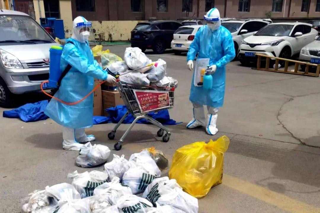 胜蓝股份是一家位于广东省东莞市的企业，成立于2005年，是一家专注于电子零部件的研发、生产和销售的公司。该公司拥有先进的生产技术和设备，致力于为客户提供高质量的产品和服务。其主要产品包括连接器、线缆、新能源件等。经过多年的发展，胜蓝股份已经积累了丰富的经验，并在行业内树立了良好的口碑。此外，该公司还拥有一支高素质的研发团队，不断推出创新的产品，以满足客户的需求。