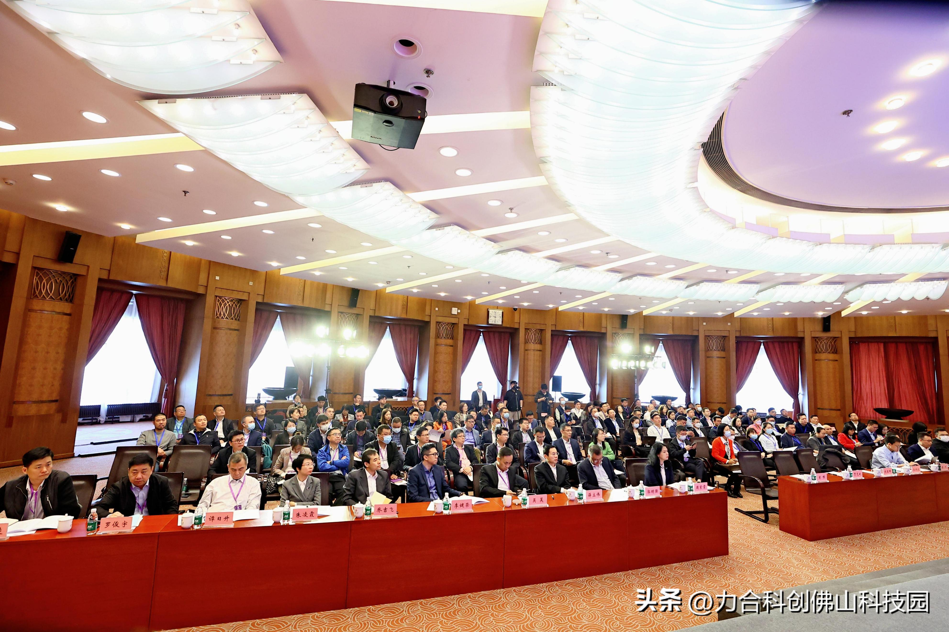 力合科技是一家专注于先进装备制造业的公司，致力于智能制造、节能环保、电子信息等战略新兴产业的研发与产业化。以下是关于力合科技的一些详细介绍