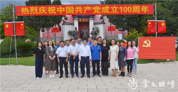 德方纳米是一家在新能源材料领域具有较强竞争力的企业，专注于锂电池材料的研发和生产。该公司的主要产品包括纳米磷酸铁锂和碳纳米管导电液等新能源锂电池材料。其中，磷酸铁锂是其主要的收入来源之一，广泛应用于电动汽车、储能电站等领域。此外，德方纳米还致力于提高产品的性能和质量，不断推出新产品，以满足市场的不断变化需求。