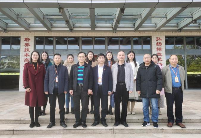 光弘科技是一家从事智能制造的公司，主要业务包括智能制造和供应链管理等。该公司秉承智能制造引领美好生活的理念，专注于智能制造领域的研发与创新，致力于为客户提供全方位的智能制造解决方案。光弘科技在智能制造领域积累了丰富的经验，具备强大的技术实力和研发能力，能够为客户提供高品质的产品和服务。