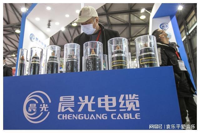 聚灿光电是一家专注于LED外延片及芯片制造的企业，其产品广泛应用于照明、显示等领域。公司拥有先进的生产技术和管理经验，致力于为客户提供高质量的产品和服务。聚灿光电的产品在市场上拥有广泛的应用前景和良好的口碑，其市场表现和发展趋势受到业界关注。此外，聚灿光电也在不断探索新的技术和应用领域，以适应不断变化的市场需求。聚灿光电在LED行业中的地位和作用不可忽视，其持续的创新和发展对于推动整个行业的进步具有重要意义。总之，聚灿光电是一家在LED领域具有较高知名度和影响力的企业。
