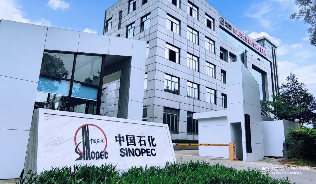 中石科技是一家从事石油勘探开发技术的公司，全称为中油（天津）石油科技有限公司。该公司致力于石油勘探开发技术的研究和应用，拥有先进的石油勘探开发技术设备和专业的技术团队。其主要业务包括石油勘探开发、油田工程技术服务、石油钻井技术服务等。此外，中石科技还致力于为客户提供专业的油田开发方案和技术支持，以满足客户的不同需求。
