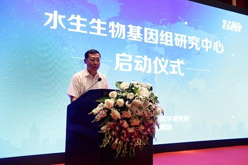 华大基因是一家在基因测序领域具有全球领先地位的公司，致力于基因组测序和大数据分析的应用。其主要业务涵盖了基因组测序、大数据分析和精准医疗等领域。以下是关于华大基因的一些详细信息