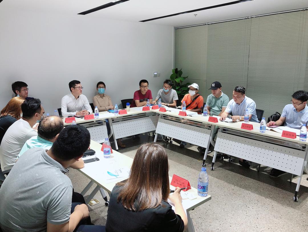 德艺文创全称为德艺文化创意集团股份有限公司，是一家主要从事创意家居产品的研发、生产和销售的公司。该公司致力于为客户提供多元化的家居产品，包括陶瓷器皿、不锈钢器皿等。此外，德艺文创还致力于文化创意产品的设计和开发，通过不断挖掘和融合各种文化元素，创造出具有独特文化内涵的产品。