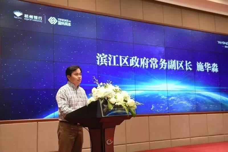 扬帆新材是一家主营化工新材料的公司，主要产品包括PVC多功能复合稳定剂、PVC环保无毒钙锌复合稳定剂、新一代环保型聚烯烃类阻燃剂等。该公司注重技术创新和产品研发，拥有先进的生产技术和一流的研发团队，致力于提高产品质量和性能，以满足不同客户的需求。此外，扬帆新材还注重环保和可持续发展，致力于开发和推广环保型新材料，以实现绿色生产和可持续发展。