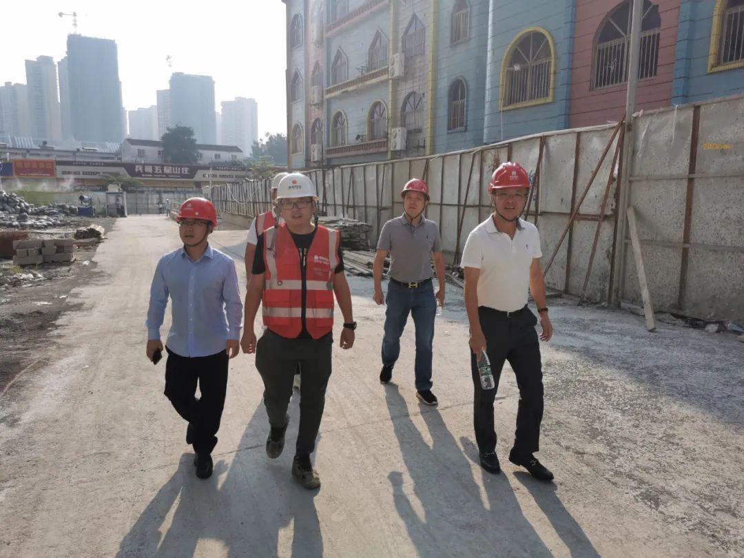 维业股份是一家在建筑装饰行业拥有多年经验的知名企业，主要从事建筑装饰设计与施工业务。该公司致力于提供多元化的服务，包括大型公共建筑装修装饰、酒店及商业空间装修装饰、住宅精装修等。维业股份注重运用先进的装饰理念和技术手段，追求设计与工艺的卓越，以满足客户的不同需求。