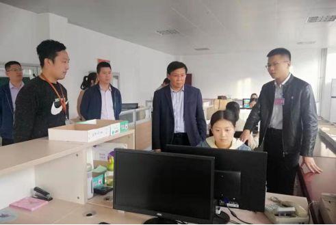润欣科技是一家在半导体和集成电路领域拥有核心技术和自主知识产权的公司。其主要业务涵盖了半导体材料的研发、生产和销售，以及集成电路的设计和制造。润欣科技的产品广泛应用于通信、计算机、消费电子、汽车电子等领域。