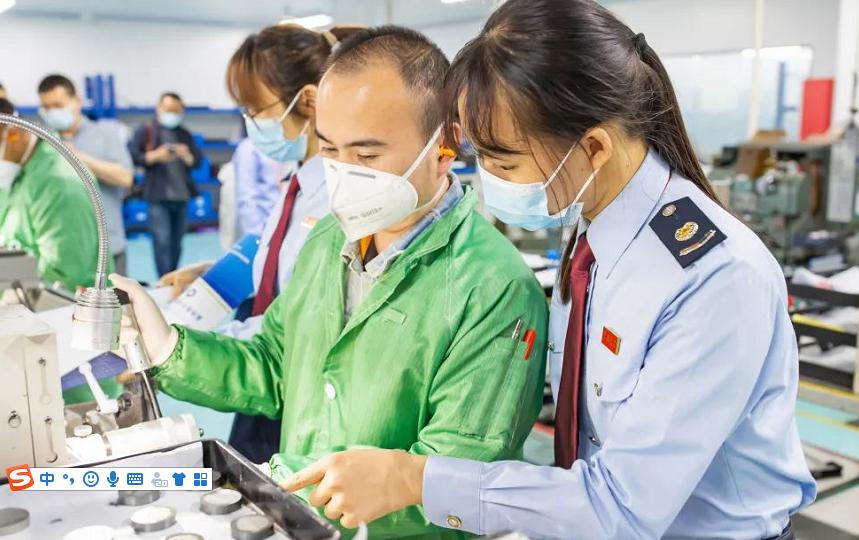 光智科技是一家专注于光通信器件的研发、生产和销售的公司。以下是关于光智科技的一些基本信息
