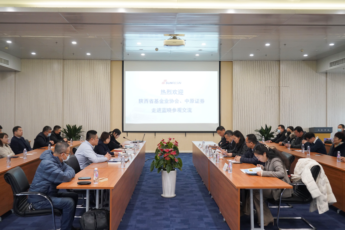 蓝晓科技是一家主要从事吸附分离材料研发、生产和销售的公司，主要产品包括高性能的吸附分离材料系列产品以及配套装置。该公司致力于解决环保、资源综合利用和工业原料分离提纯等领域的难题，为客户提供专业的产品和服务。此外，蓝晓科技还专注于高性能吸附材料的研发创新，致力于提高产品的性能和质量，以满足不同领域的需求。