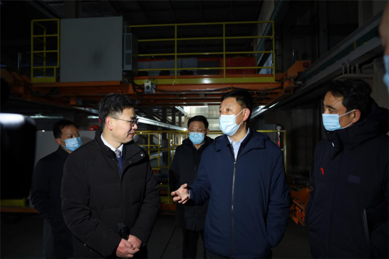 东杰智能是一家专注于智能物流领域的企业，致力于提供智能物流整体解决方案和关键智能物流装备。其主要产品和服务包括智能物流仓储系统、智能物流分拣系统、智能物流集成系统以及相关智能装备等。该公司拥有自主知识产权的核心技术和自主研发能力，具备从方案设计到系统集成再到项目实施和运营维护的全流程服务能力。同时，东杰智能也注重技术创新和研发投入，不断推出适应市场需求的新技术和新产品。