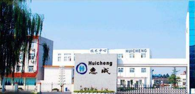 濮阳惠成是一家在河南省濮阳市注册的公司，主要从事电气安装、管道和设备安装等工程服务。此外，该公司也涉及其他领域，如五金交电、建材和计算机硬件的销售等。