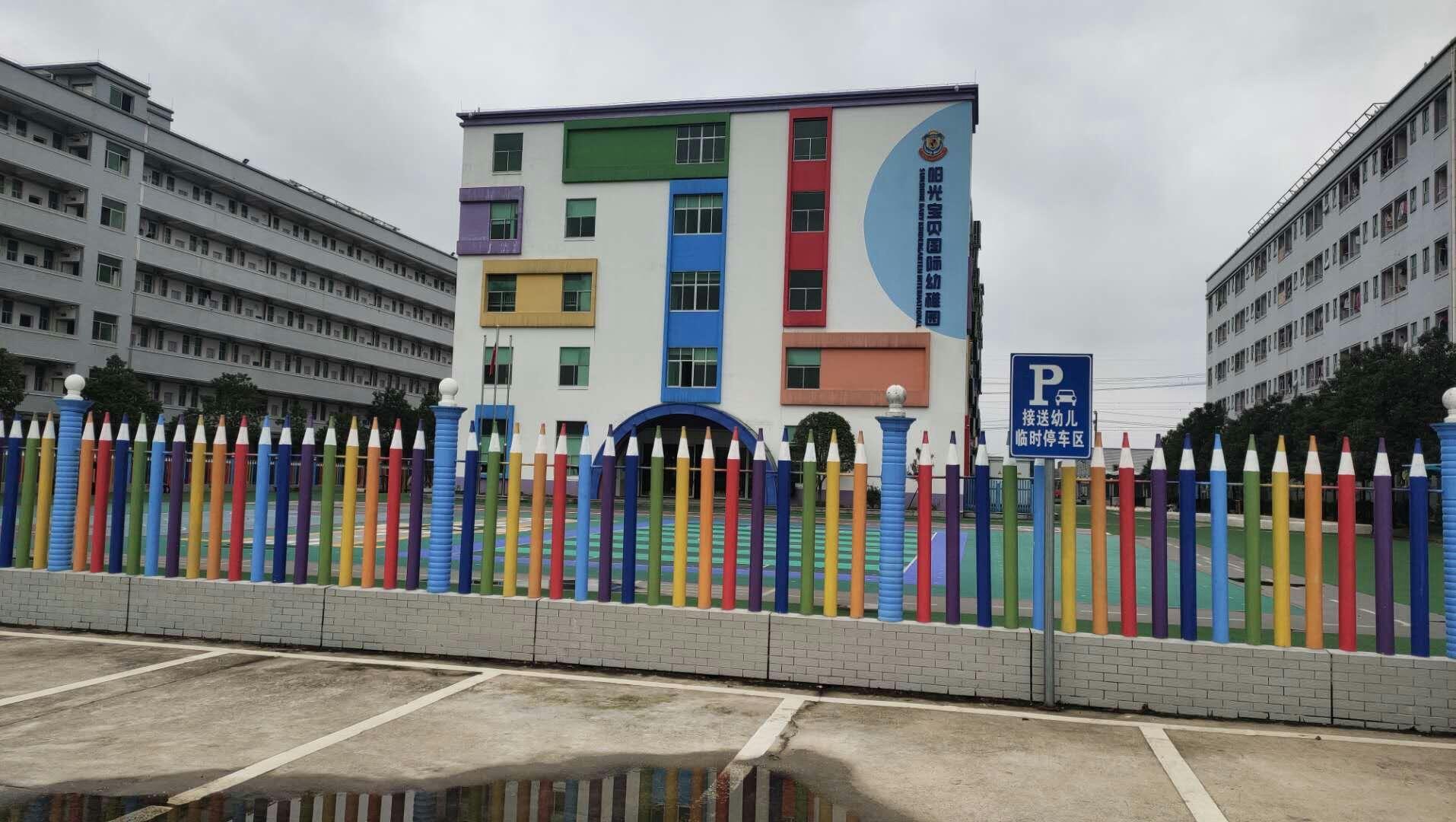 蓝思科技是一家以研发、生产和销售防护玻璃面板为主的公司，其主要产品包括视窗防护玻璃面板等。以下是关于蓝思科技的一些详细信息