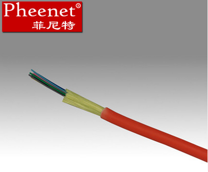 通光线缆，全称为通光光缆，是一种通信传输介质，主要用于传输光信号。它由多个光纤组成，这些光纤被包裹在保护性的覆盖层内，并通过特殊的工艺合成一体。其主要特点是传输速度快、容量大、抗干扰能力强等。此外，通光线缆还具有良好的耐用性和稳定性，能够适应各种复杂环境。