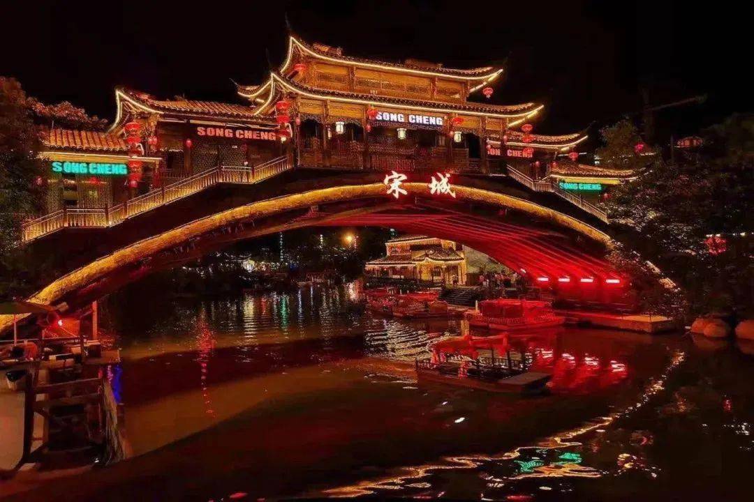 宋城演艺涉及多方面的表演艺术，包括舞蹈、歌曲、杂技、武术等。以下是关于宋城演艺的一些介绍
