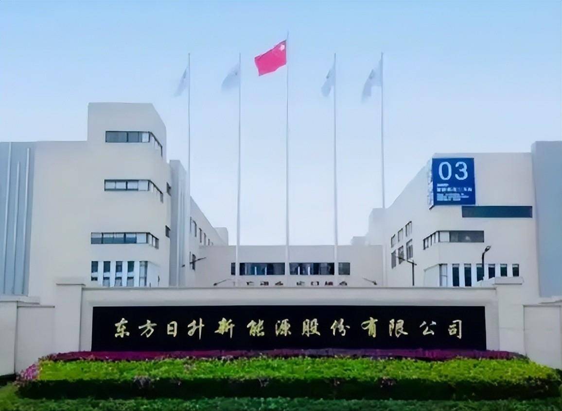 东方日升是一个词语，可以理解为东方的太阳正在升起，象征着新的开始和希望。在不同的语境中，它可能有不同的含义。