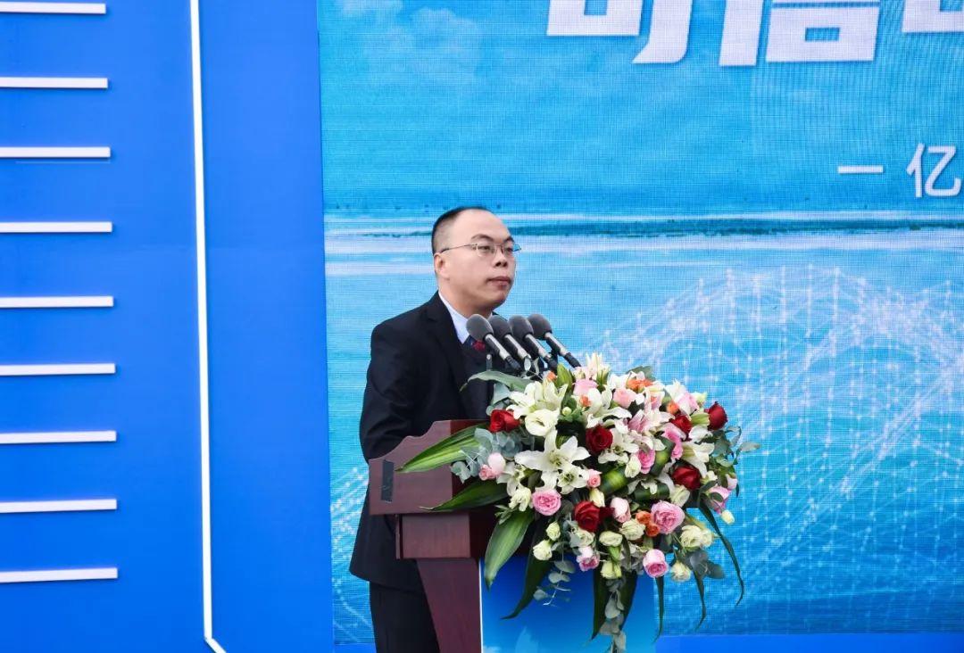亿纬锂能是一家成立于2001年的企业，总部位于中国广东省惠州市。该公司主要致力于锂电池的研发、生产和销售，产品广泛应用于物联网和消费类电子产品等领域。以下是关于亿纬锂能的详细介绍