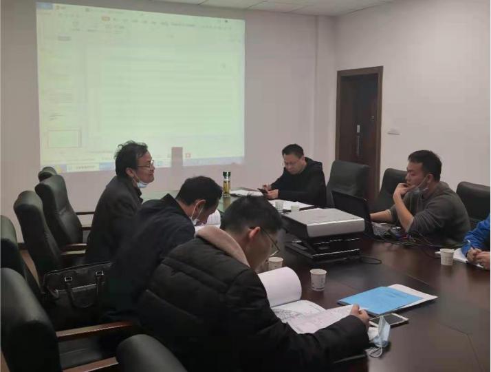 三和管桩是一种建筑基础材料，由混凝土制成，具有高强度和优异的耐久性。它是通过先进的生产工艺和技术制造而成的，具有多种优点，如质量可靠、承载力强、施工方便等。