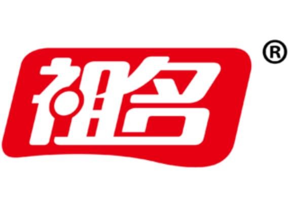 祖名股份是一家主要从事豆奶和植物蛋白饮品研发、生产和销售的公司，位于浙江省。该公司致力于为消费者提供健康美味的植物蛋白饮品，拥有完整的产业链和先进的生产设备。其主要产品包括多种口味和类型的豆奶饮品，以及植物蛋白饮料等。此外，祖名股份也注重研发创新，不断推出新品种，以满足消费者的不同需求。