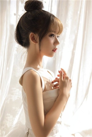 欣贺股份是一家主要从事服装设计、生产和销售的公司，主要产品包括女装、男装和童装。该公司拥有先进的制衣设备和一流的设计团队，致力于为客户提供高品质的时尚服饰。欣贺股份在业内拥有较高的知名度和良好的口碑，其产品和服务在市场上受到广泛认可和好评。