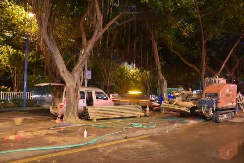 润建股份是一家主要从事新型基础设施建设和运营的公司，致力于为客户提供专业化的建筑服务。该公司的主要产品和服务包括EPC工程服务、智慧城市建设及其他相关产业服务。润建股份的经营范围广泛，涵盖了多个领域的基础设施建设和运营，包括建筑、市政、交通、水利等领域。该公司注重技术创新和研发，拥有多项专利技术和自主知识产权。润建股份在业内拥有较高的知名度和良好的声誉，拥有专业的技术团队和丰富的项目经验，能够为客户提供高质量的建筑服务。此外，润建股份还积极参与社会公益事业，为社会做出积极贡献。