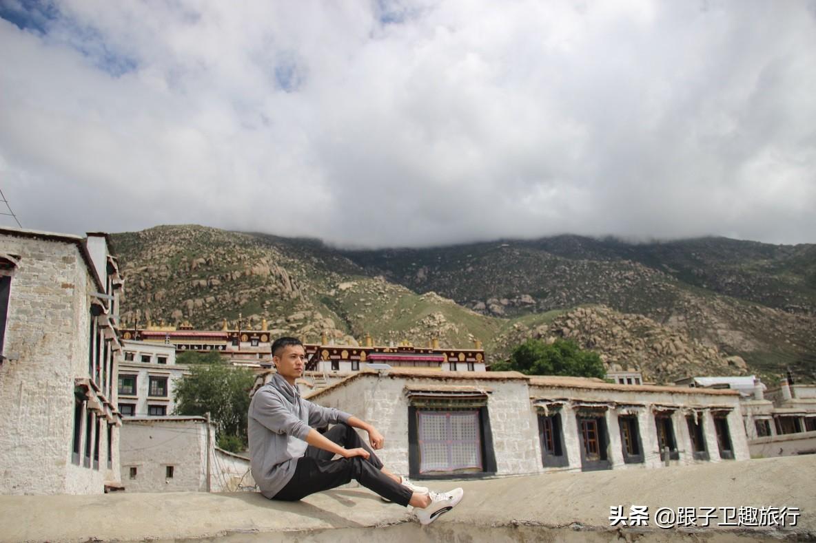 庄园牧场是一个涉及畜牧业和乳制品生产的企业或产业。其主要业务包括饲养奶牛、生产牛奶、制造乳制品等。庄园牧场通常致力于提供新鲜、健康的乳制品，以满足消费者的需求。
