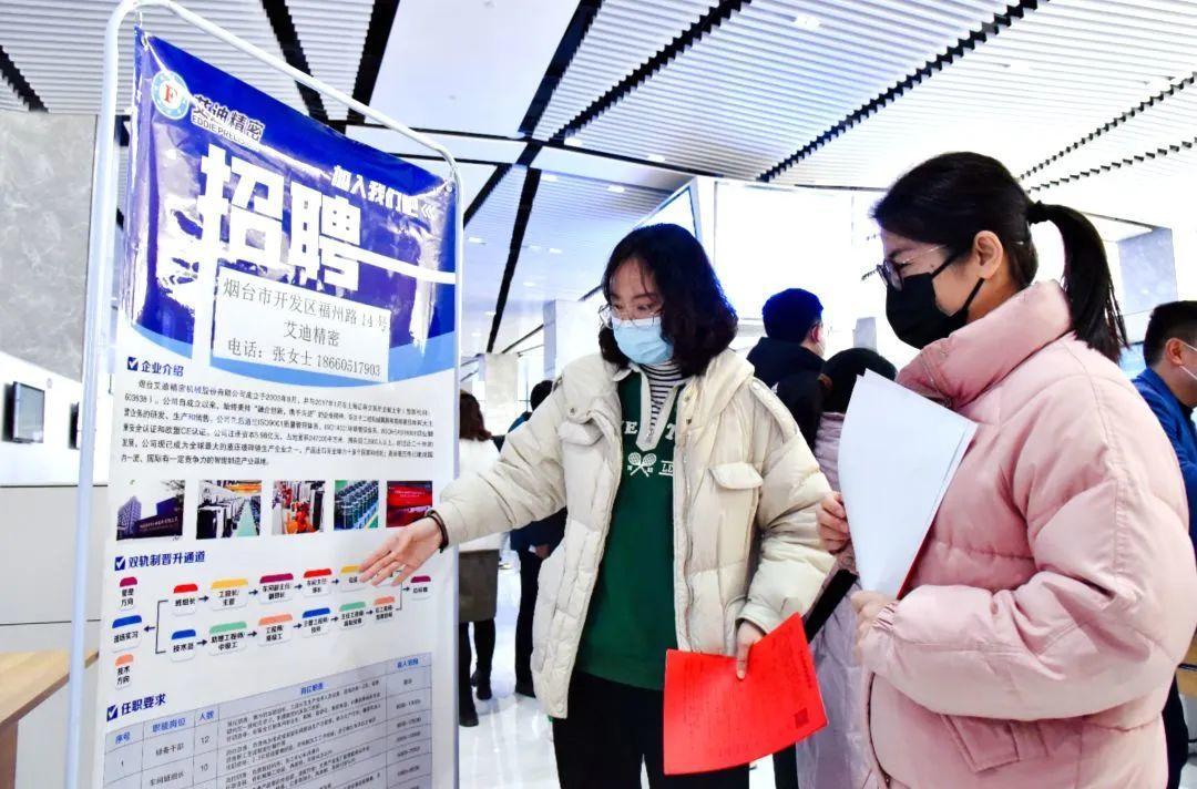 万润股份是一家主要从事精细化工产品的研发、生产和销售的公司。其主要产品包括功能性材料、特种化学品和其他精细化工产品等。该公司致力于为客户提供高质量的产品和优质的服务，以满足客户的需求。此外，万润股份还注重技术创新和研发，不断提高产品质量和技术含量，以满足市场的不断变化和客户需求的变化。