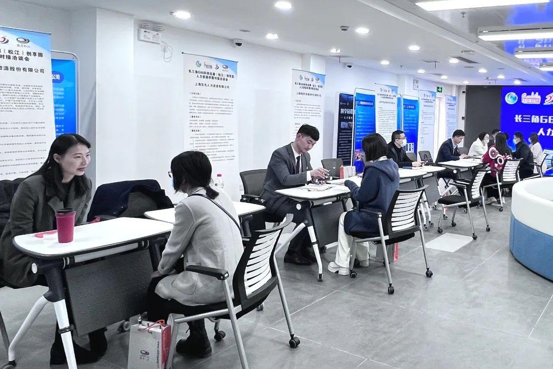 金安国纪是一家主要从事新型电子元器件及电子材料的研发、生产和销售的公司。其主要产品包括各类压敏电阻器件、传感器等电子元器件以及电子材料。该公司致力于为客户提供高质量的产品和服务，以满足其在电子领域的不同需求。此外，金安国纪还注重技术创新和研发，不断推出适应市场需求的新产品，以提高其市场竞争力。