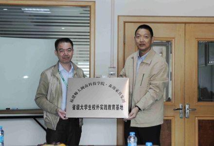闽发铝业是一家大型的铝业公司，主要涉及铝产品的生产和销售。该公司的主要产品包括各种规格的工业铝型材、铝板、铝带等，广泛应用于建筑、交通、电子、包装等多个领域。
