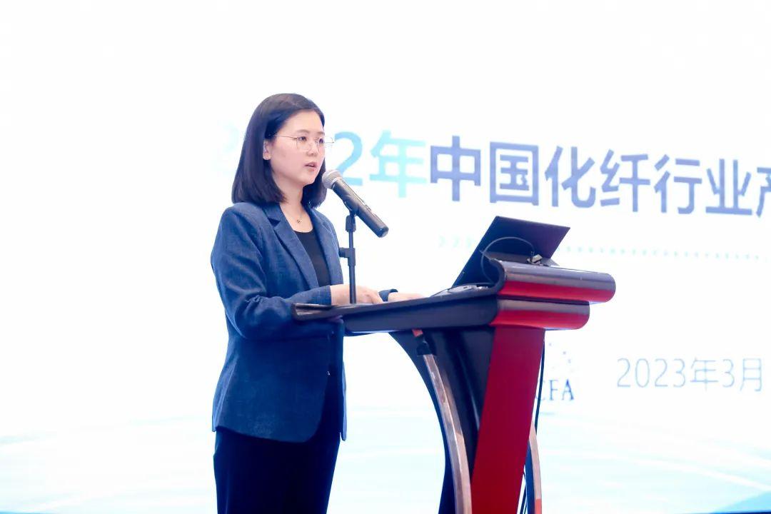 荣盛石化是一家总部位于中国的大型石化企业，主要涉及石化、化纤、房地产等多个领域。以下是关于荣盛石化的详细信息