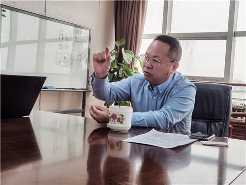 万里扬（Wan Liyang）这个名字可能指代多个人物，以下是其中一位的相关信息。
