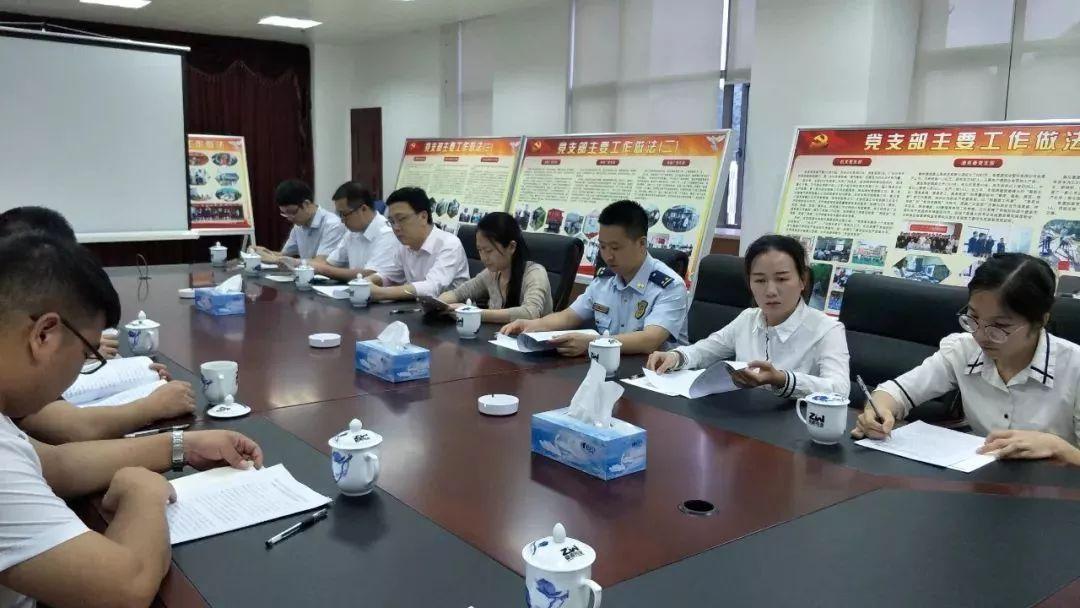 章源钨业是一家专注于钨产业链的上市公司，其主要业务涵盖了钨的采矿、冶炼、加工和销售等环节。该公司拥有丰富的钨矿资源储备，并在国内外市场上拥有较高的知名度和影响力。