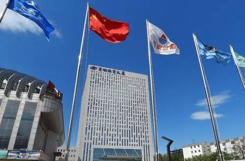 首钢股份是一家主要从事钢铁冶炼、加工和销售的公司，总部位于中国北京市。以下是关于首钢股份的一些详细信息
