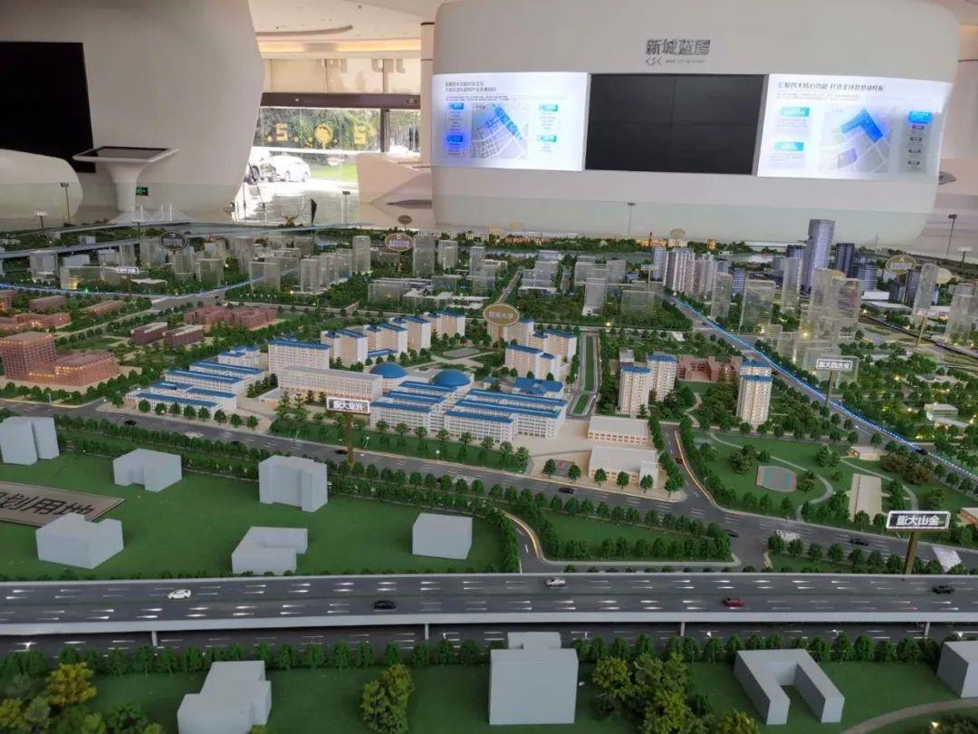 万方发展多元化战略取得显著成绩，拓展健康、金融、房地产等多领域业务版图。